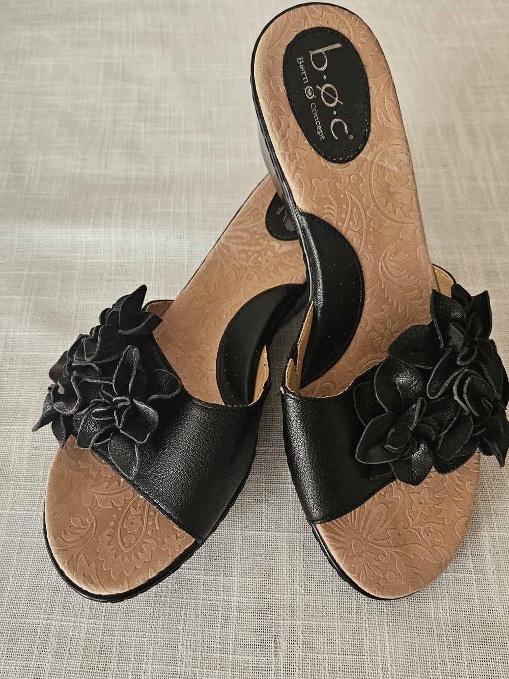​b.ø.c. Born Concept Women's Black Leather Floral Slide Sandals Wedges Size 10 - Picture 16 of 16